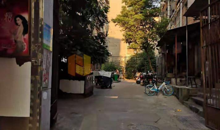 东湖区墩子塘街道 经堂巷 2室2厅1卫 74平米