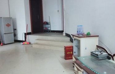 幸福花园中间楼层，近学校，近龙潭湿地公园，