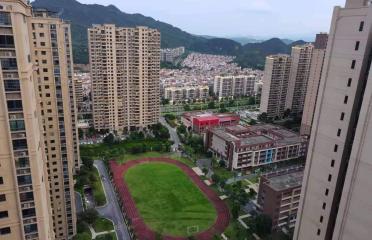 芙蓉湾,3室2厅2000元/月包车位包物业