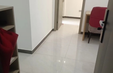 隔套两室一厅精装修，带阳台天然气
